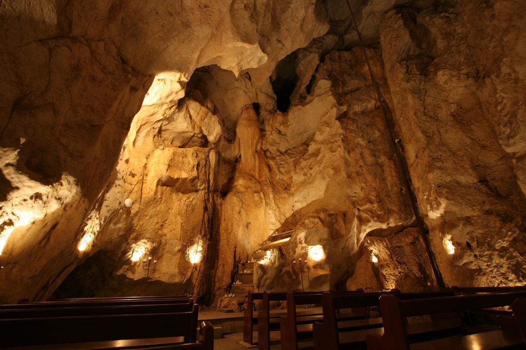 Capricorn Caves Hotell Rockhampton Eksteriør bilde